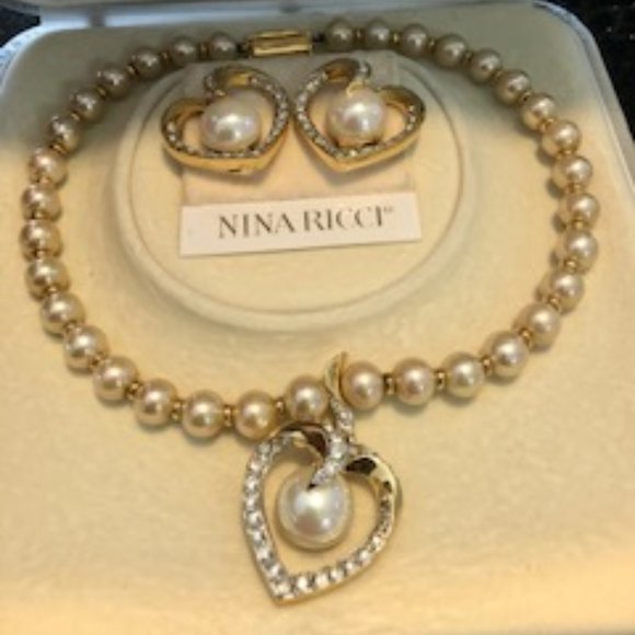 Nina Ricci pearl necklace set with earrings - Picture 1 of 1